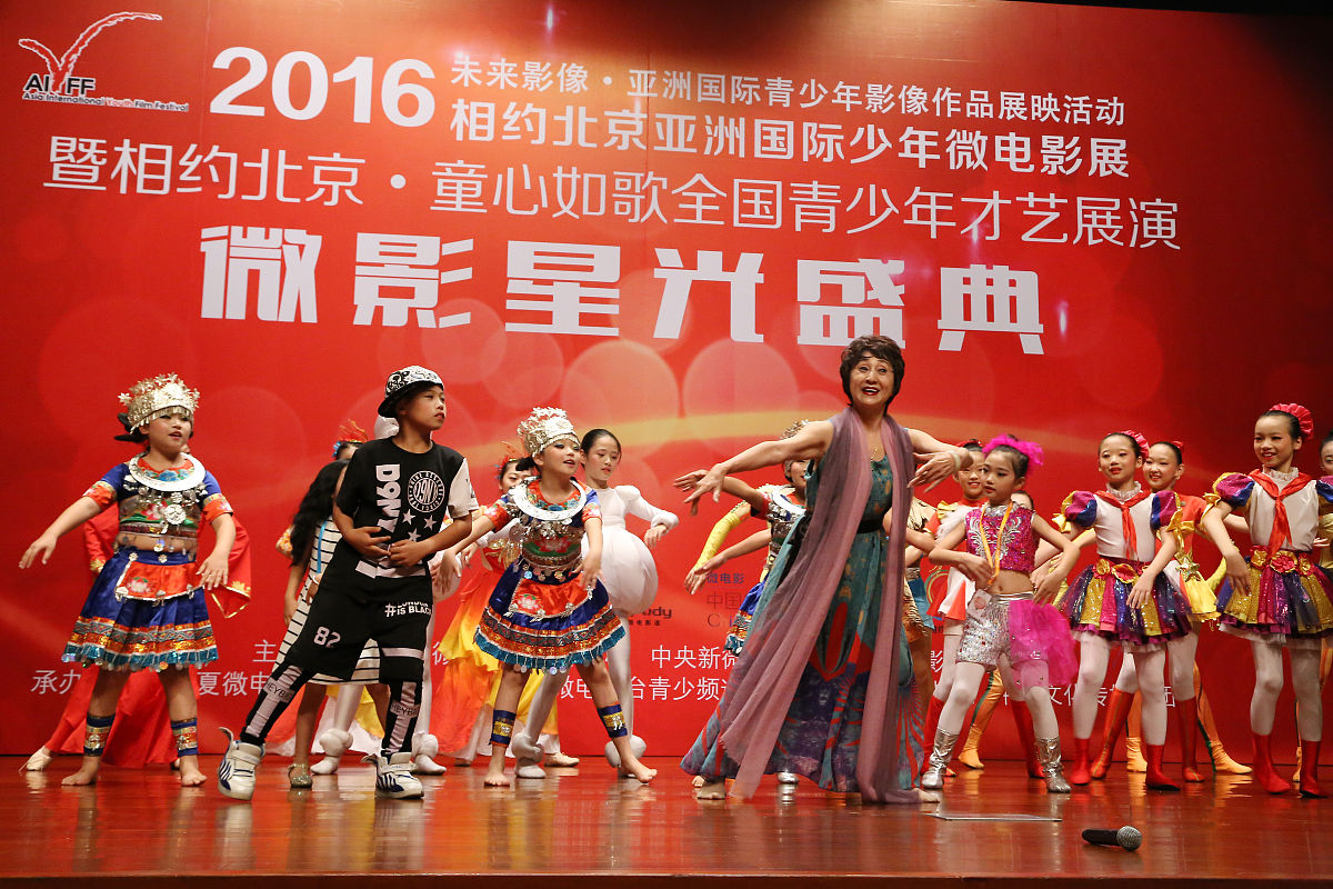 藏头诗：华丽欢热情精彩