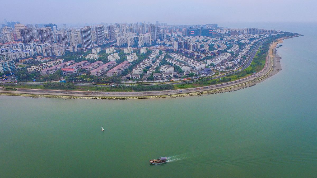 2016年03月08日,海南省海口市,高空鸟瞰海口(新埠岛和海甸岛)南渡江入