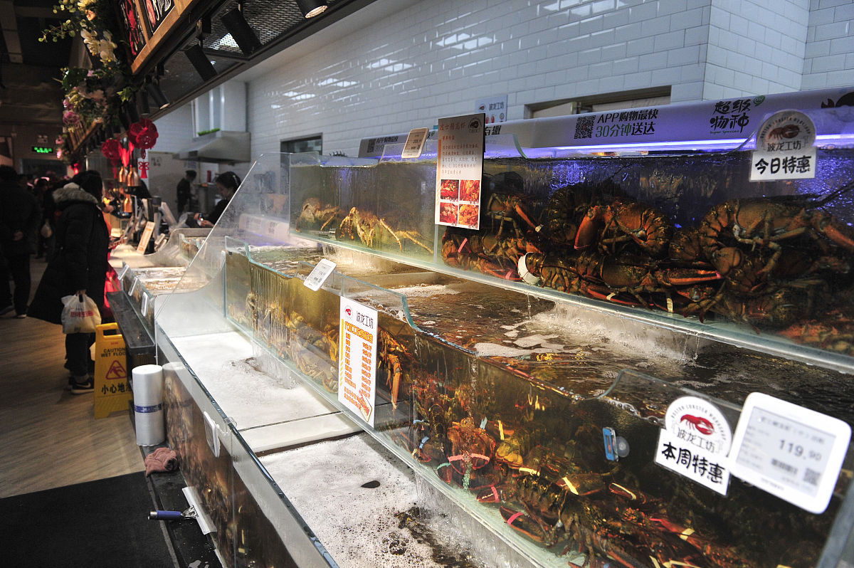 2018年1月5日,北京,超级物种龙湖长楹天街店吸引众多顾客光顾.