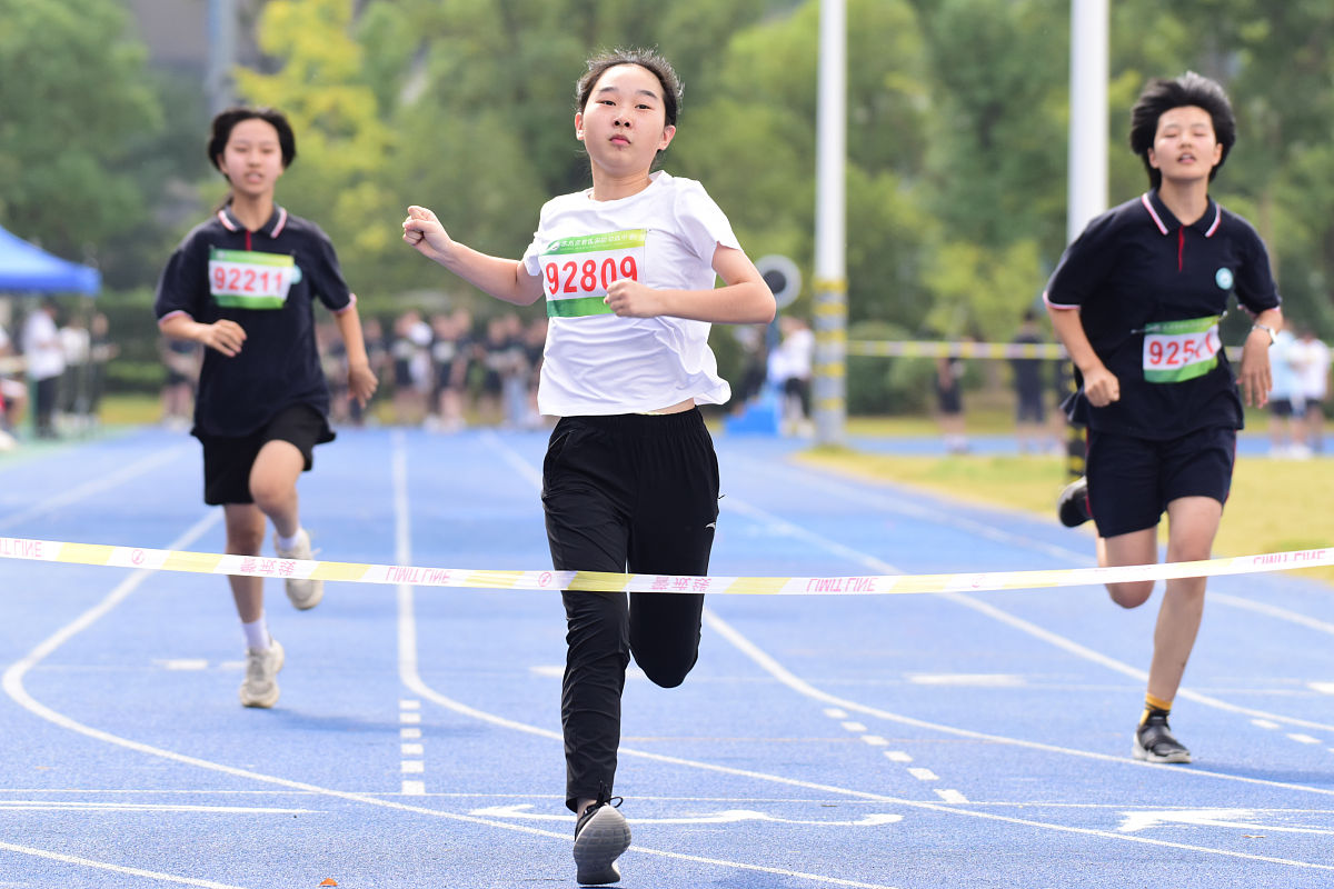 初中运动会加油稿：为梦想拼搏，展现青春风采