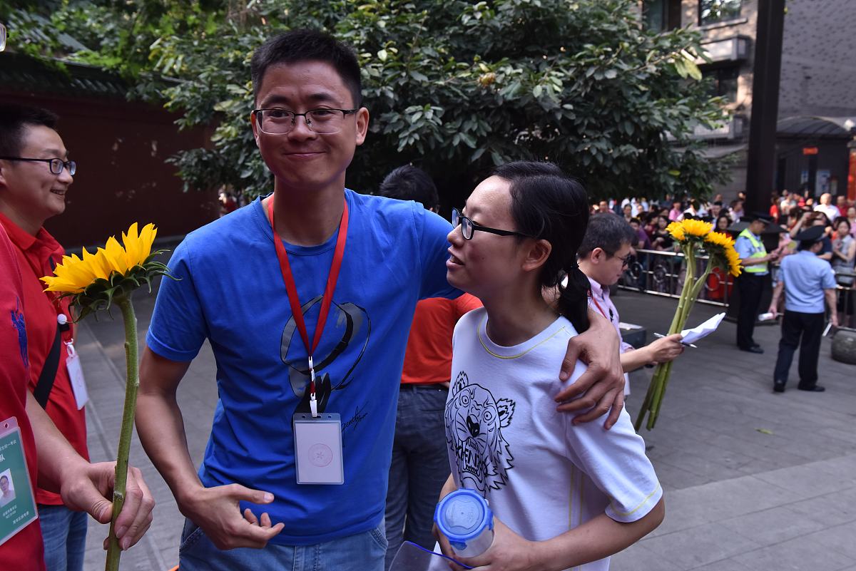 初中毕业生可以报成都卫校吗