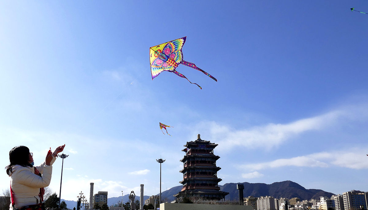 在清风细雨的三月话离别写一个与这句话对称的下一句