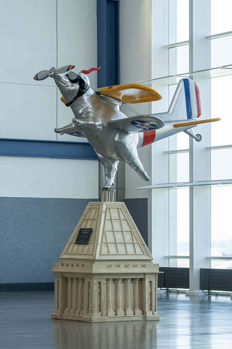 人类从一种动物的身上获得飞碟工作原理的启发这个想法本身并不科学因为动物不可能具备制造飞碟的能力。然而人类可以从动物的生物学和物理学中获取灵感以改进飞行器的设计和技术。例如研究鸟类的飞行方式可以为飞机的机翼和气动形状提供启示。蝙蝠翅膀的结构也可以被用来设计更高效的小型无人机。此外观察蜻蜓和蝴蝶的飞行方式可以帮助我们了解气流、空气动力学和稳定性方面的原理。总之人类可以从自然界中获取灵感并将其应用于技术