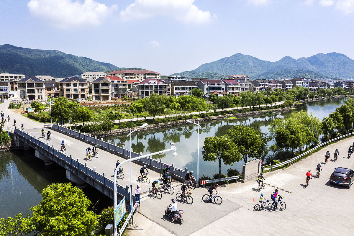 浙江舟山和宁波的区域经济社会发展优势在那?不足在那?将来怎么发展?