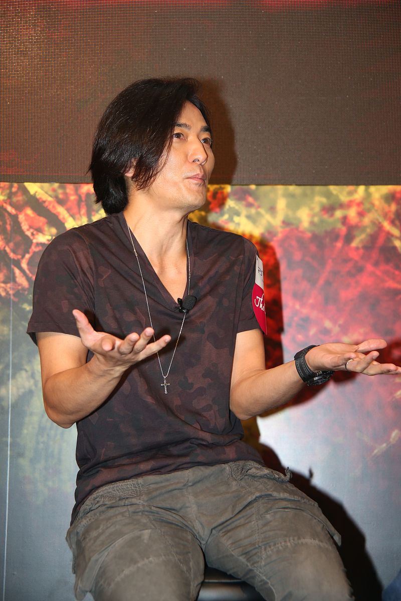 2013年6月22日,香港,明星出席游戏宣传活动. 郑伊健