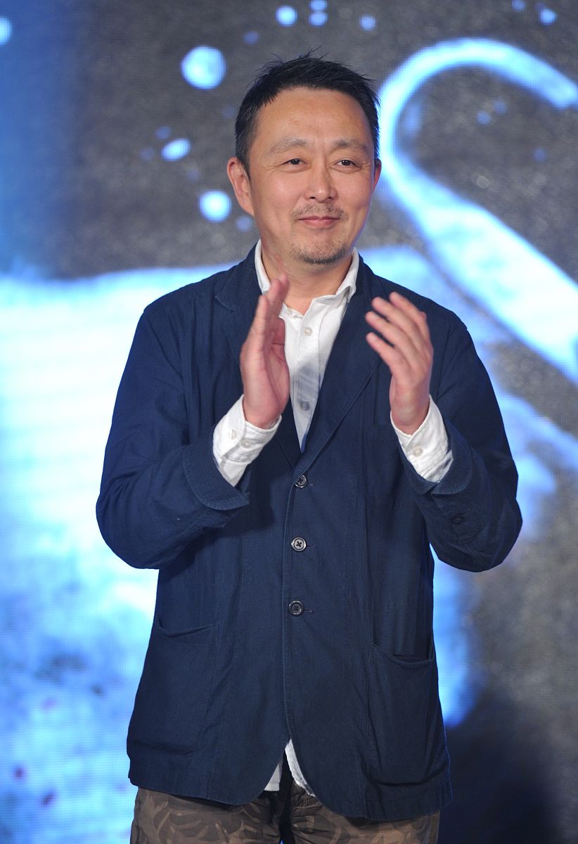 用男主叫小帅女主叫小美的表达方式概括电影《阿甘》的剧情。2000字左右
