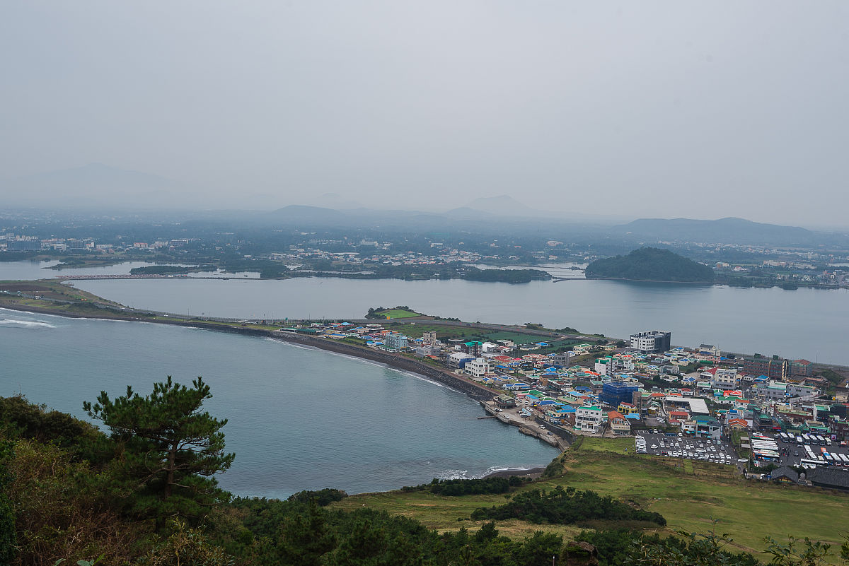2016年10月20日,韩国济州岛,城山日出峰.城山日出峰位于济州岛东部,是