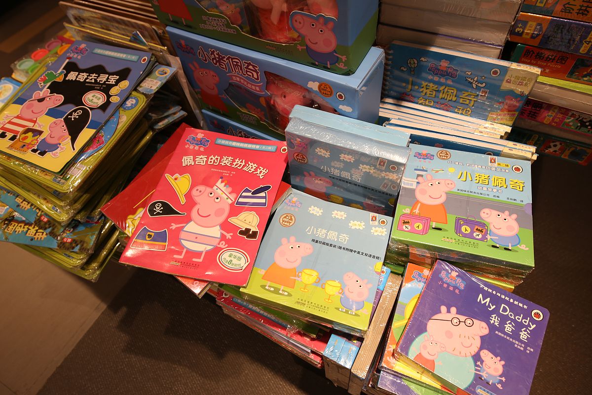 写小红书笔记万寿斋月饼礼盒俏皮活泼语气月饼尺寸小数量多口感丰富花和茶主体设计适合送女生礼物100字左右