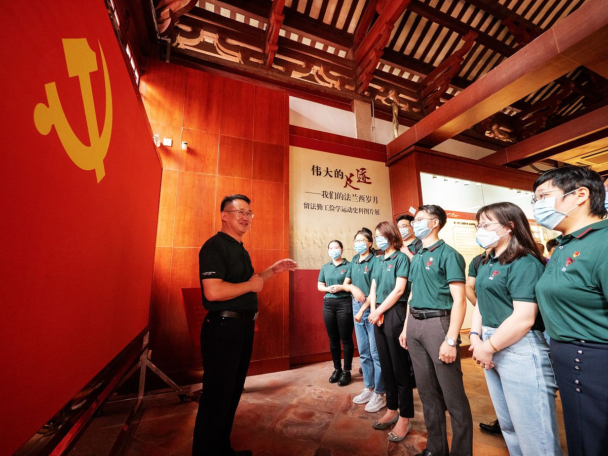 红色教育基地参观活动：走进历史，传承精神