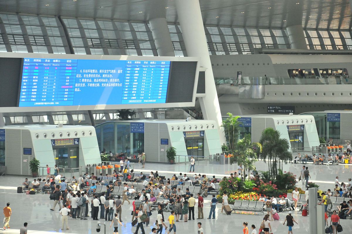 给这篇文章写用户跟评：杭州东站10年发送旅客逾5亿人次你是其中之一吗？
