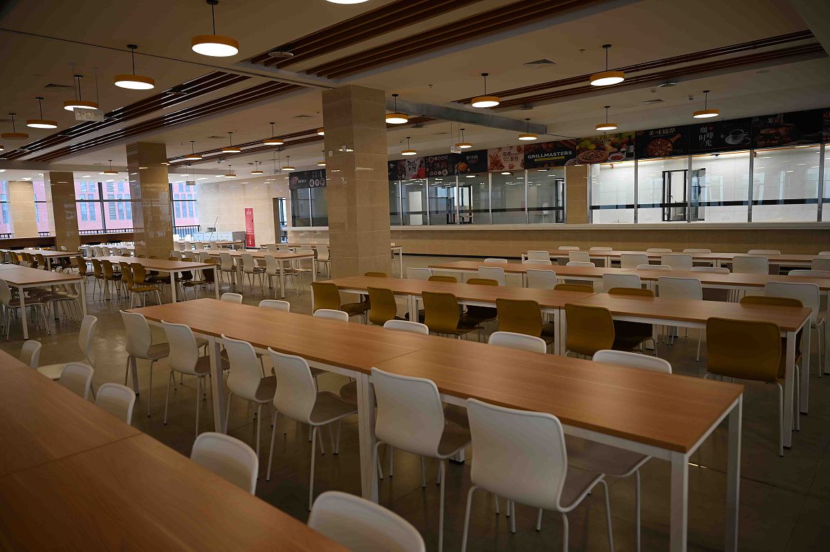 黔西南民族职业技术学院学生食堂卫生检查合格，食品质量安全保障