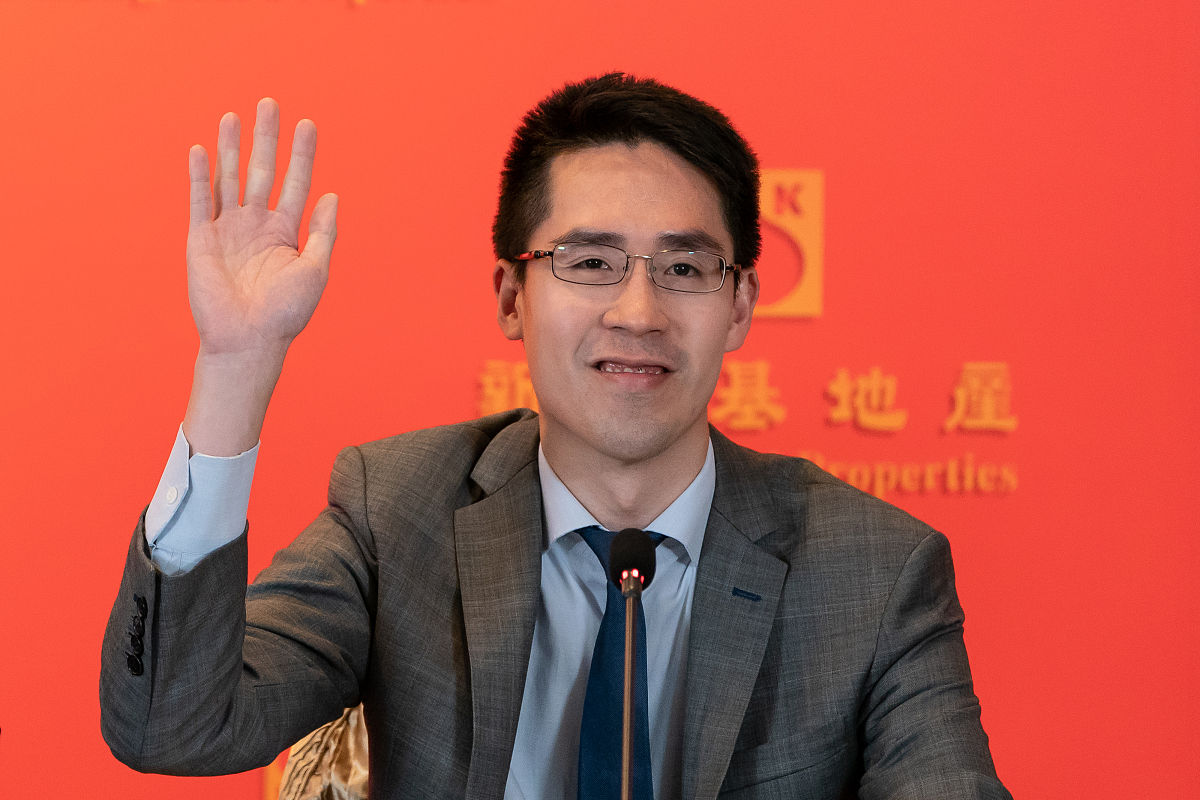 执行董事与股东会是什么关系