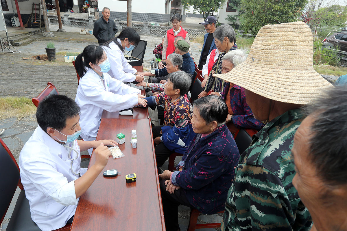 眼健康科普义诊医疗队助力乡村振兴