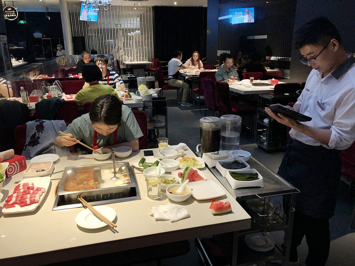 美团带我发现宝藏火锅店：小黄牛的美味与便利