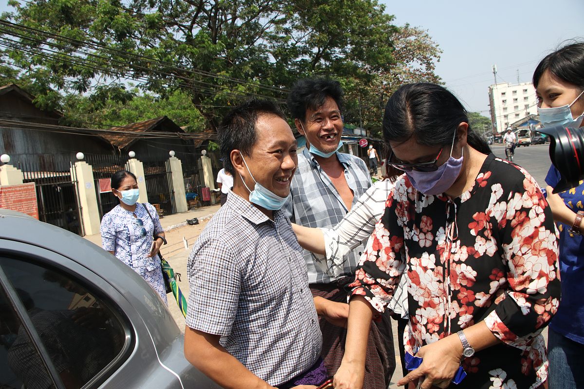 当地时间2021年3月24日,缅甸仰光,约700名被捕示威者获释,据一位律师