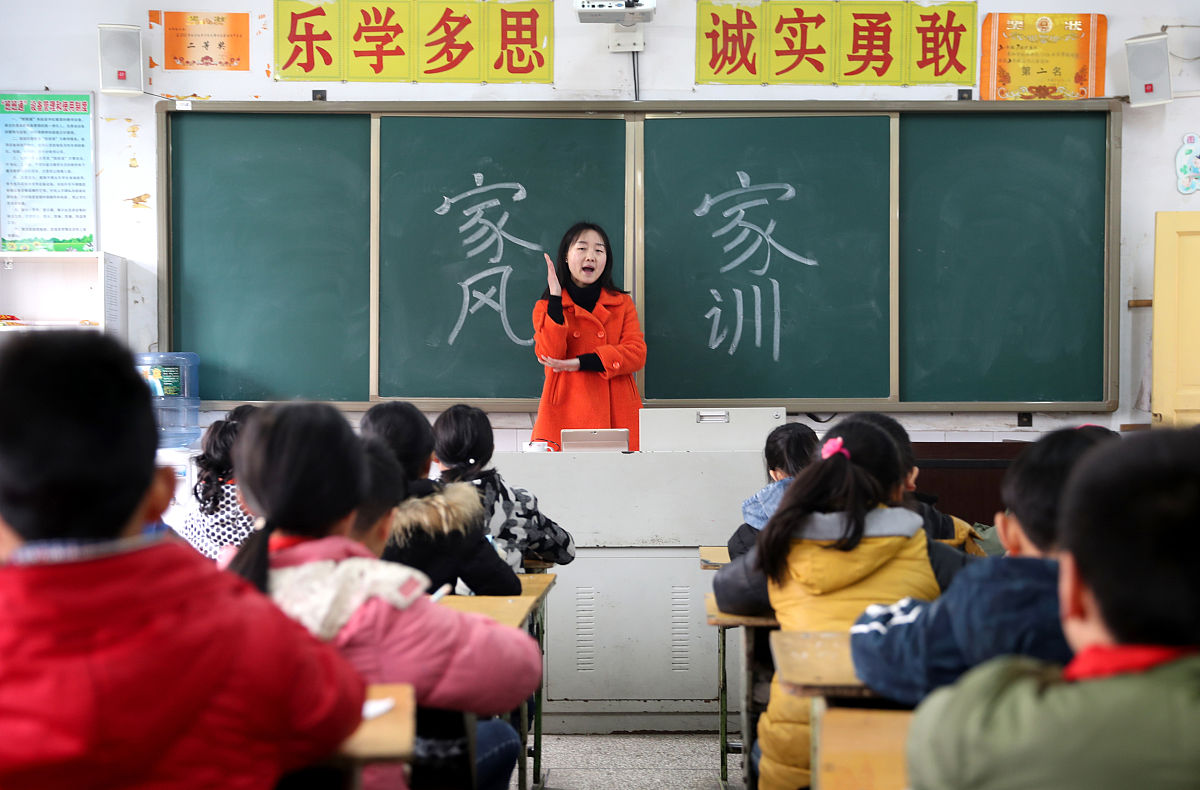 家是最小国国是千万家为弘扬爱国主义精神传承优良家风进一步激发青少年爱家庭爱家乡爱祖国的热情请以爱家庭·赞家乡·歌盛世为主题通过文字来表现家庭的成长、家乡的发展、国家的繁荣。800字左右 家是最小国国是千万家为弘扬爱国主义精神传承优良家风进一步激发青少年爱家庭爱家乡爱祖国的热情请以爱家庭·赞家乡·歌盛世为主题通过文字来表现家庭的成长、家乡的发展、国家的繁荣。800字左右