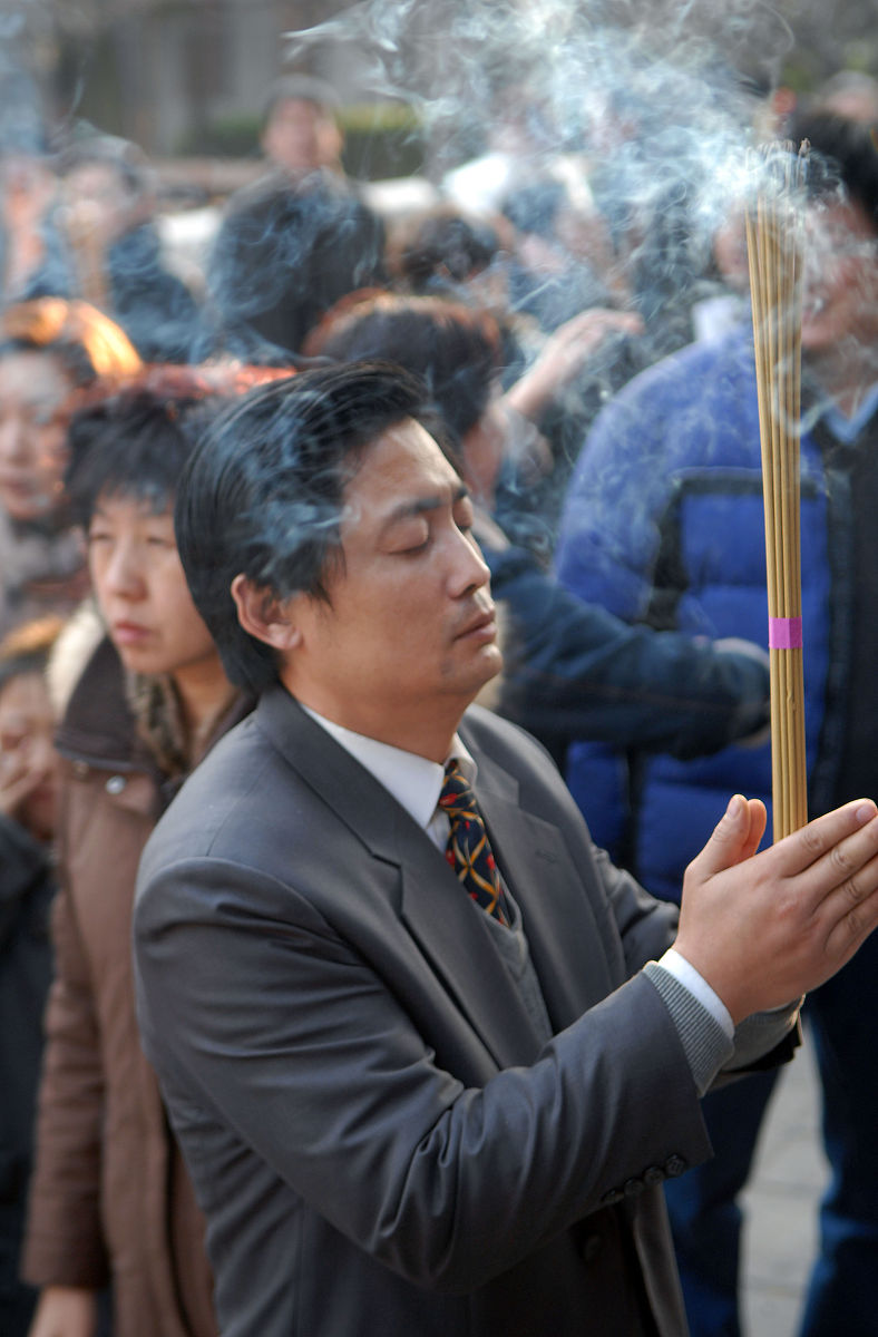 每月初一十五烧香时间：宗教、文化、习俗全方位解读