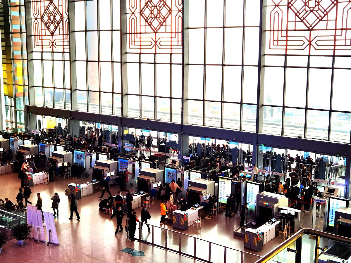 初次乘坐高铁必看指南：从座位选择到安全礼仪，带你玩转高铁之旅