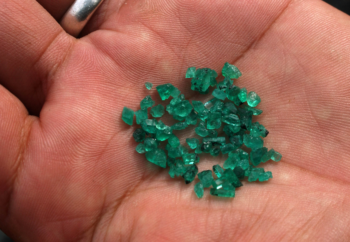翡翠颜色背后的秘密：微量元素与稳定性