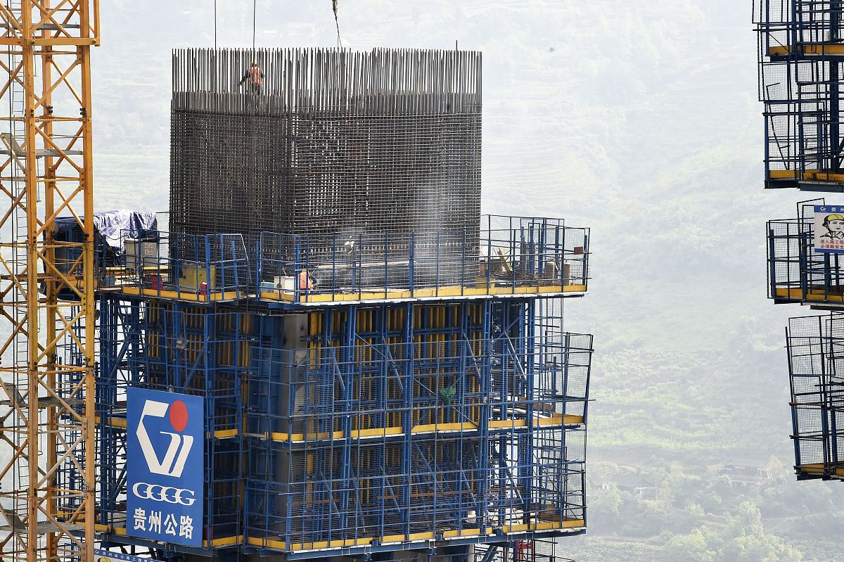 贵阳轻轨职业学校热门专业推荐：电子信息工程、机械设计、计算机科学