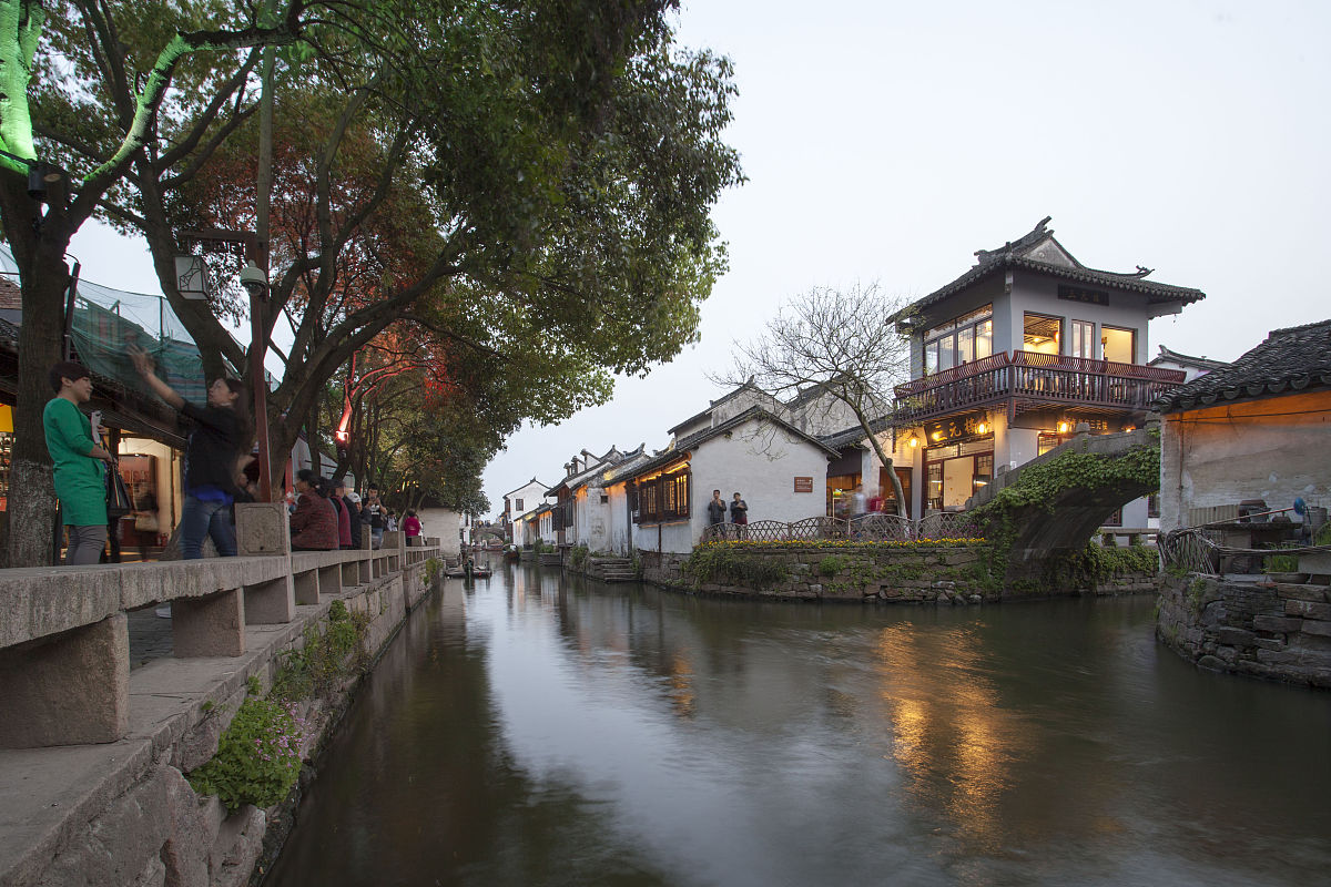 2015年4月16日,在江苏省苏州市昆山周庄拍摄的江南夜色美景.