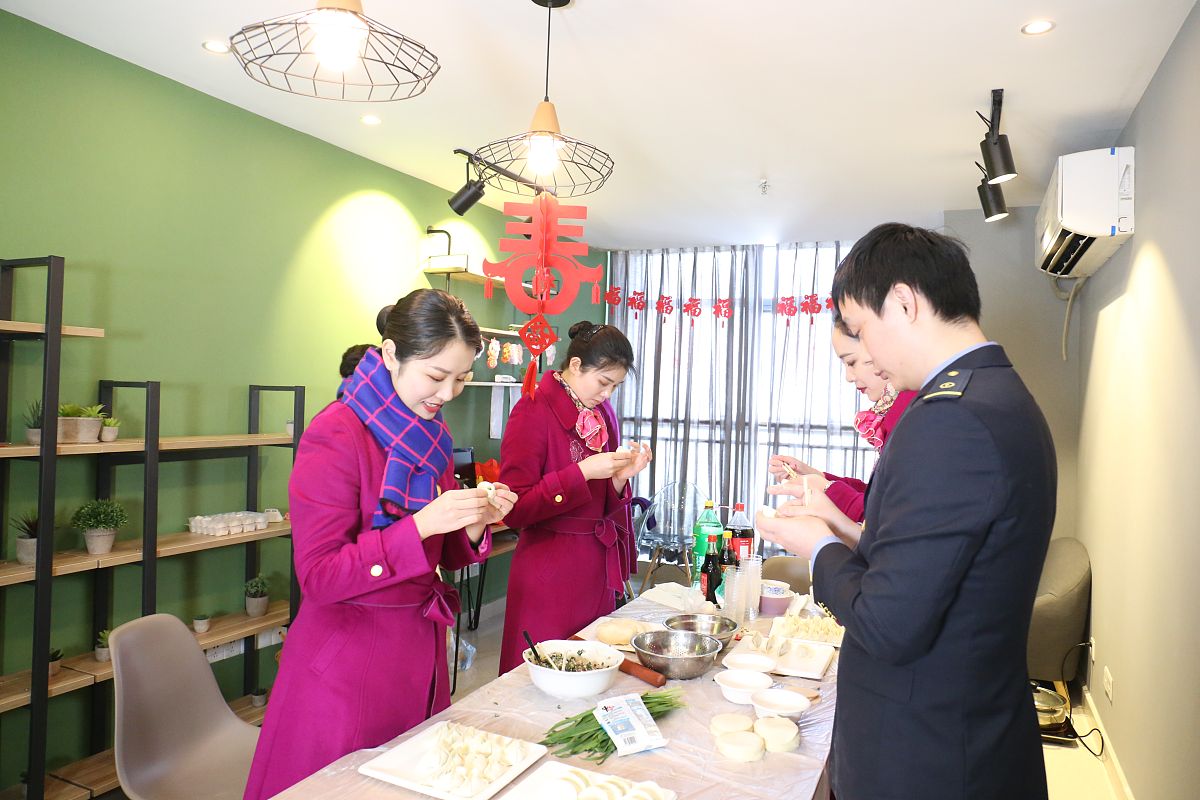 京邦物业端午节发放福利，员工感受公司温暖