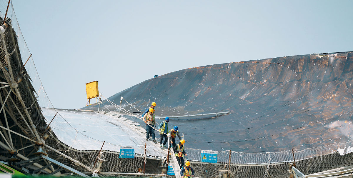 换一个说法来描述这段话：现如今每一年都会由有关部门撰写本年度中国超高性能混凝土UHPC技术与应用发展报告回顾、记录和总结了本年度UHPC在中国的发展进步。报告重点记录和介绍UHPC领域重要事件、取得的进步、工程应用和技术交流活动。