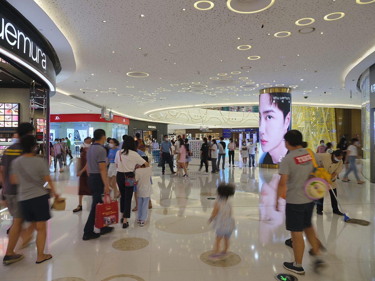 请用自己的理解写万达广场大明宫店的介绍，请用自己的理解论述销售管理实习内容，重点写自己参与了什么就提工作，不能直接抄袭他人观点和概念。