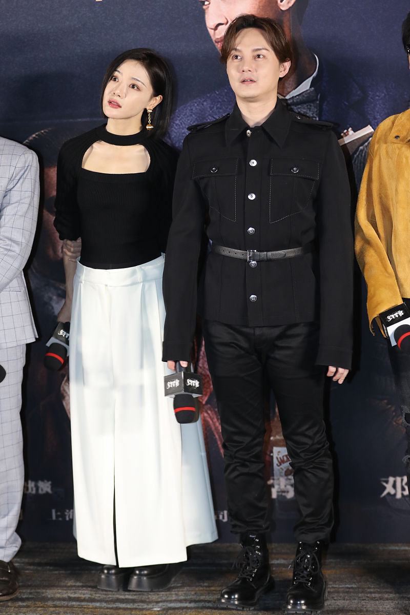 2021年11月9日,北京,电影《扬名立万》首映.邓家佳 尹正