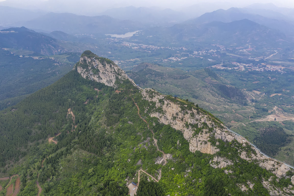2020年5月14日,济南长清区灵岩村的大佛山,毗邻泰山和灵岩寺.为了将大