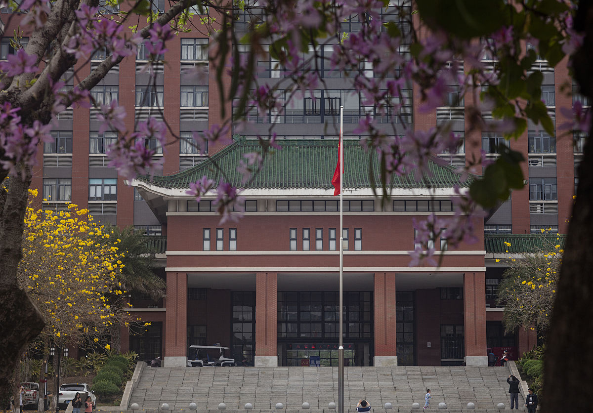 2021年3月1日,广州,华南农业大学春色满园,景色醉人.
