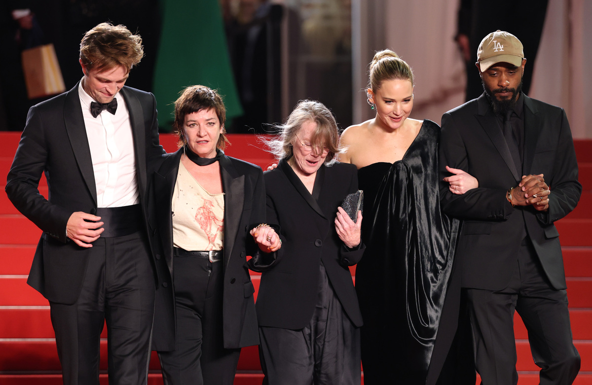 Compare Hugh Jackman and Tom Hanks in detail