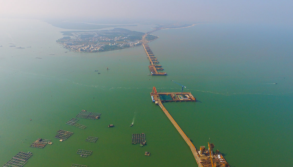 改写并降重：是进行生态旅游活动最基础的客观物质条件