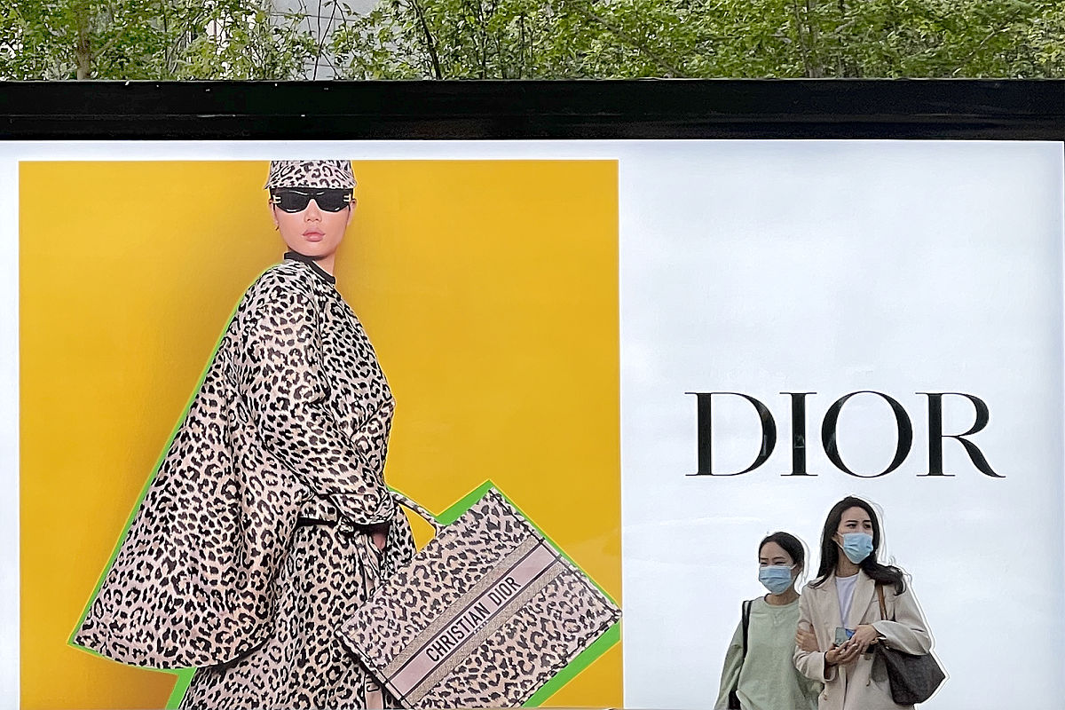Dior超越Gucci！2023年线上最受欢迎奢侈品牌TOP10大揭秘！