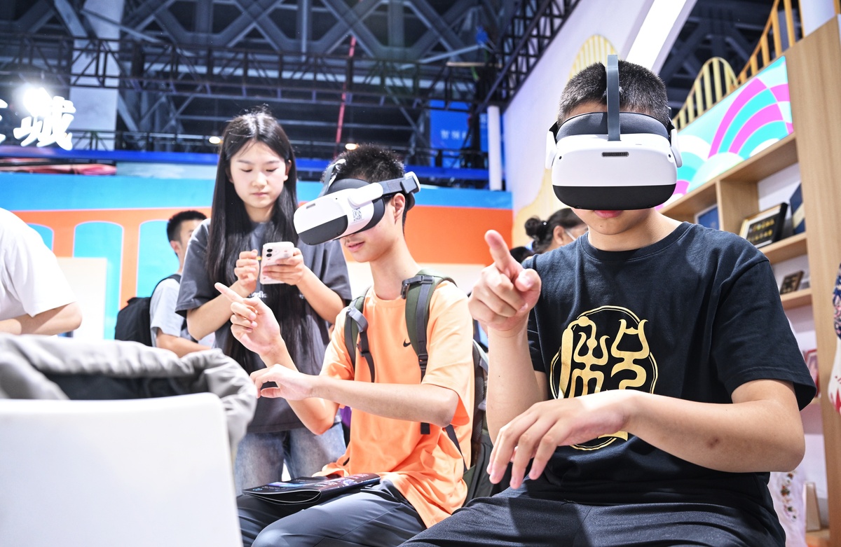 成都城市职业技术学校VR虚拟现实创新人才定制班 - 培养未来VR领域专业人才