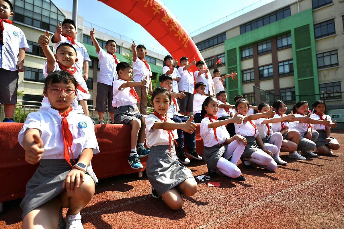2020年5月27日,济南小学34万高年级学生集中开学复课,沉寂许久的校园,