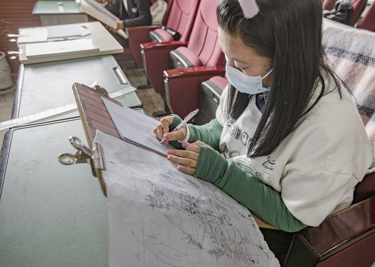 四川省服装艺术学校蚕桑生产与经营专业课程设置有哪些