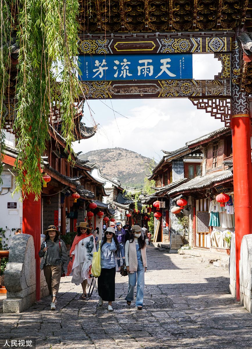以大学生的身份描述云南旅行经历及对新学期的计划