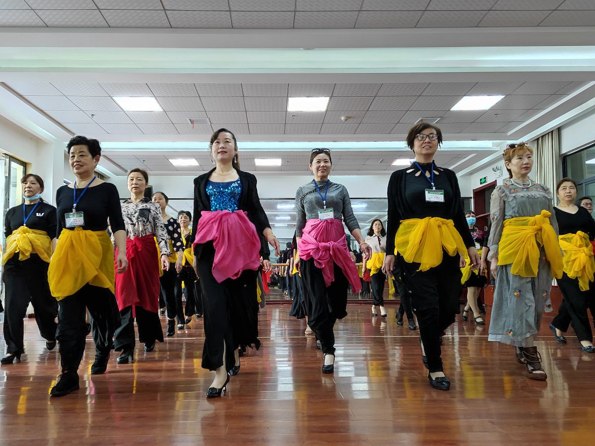 四川射洪恒立服装学校2020年专业介绍：服装设计、营销、艺术与生产管理