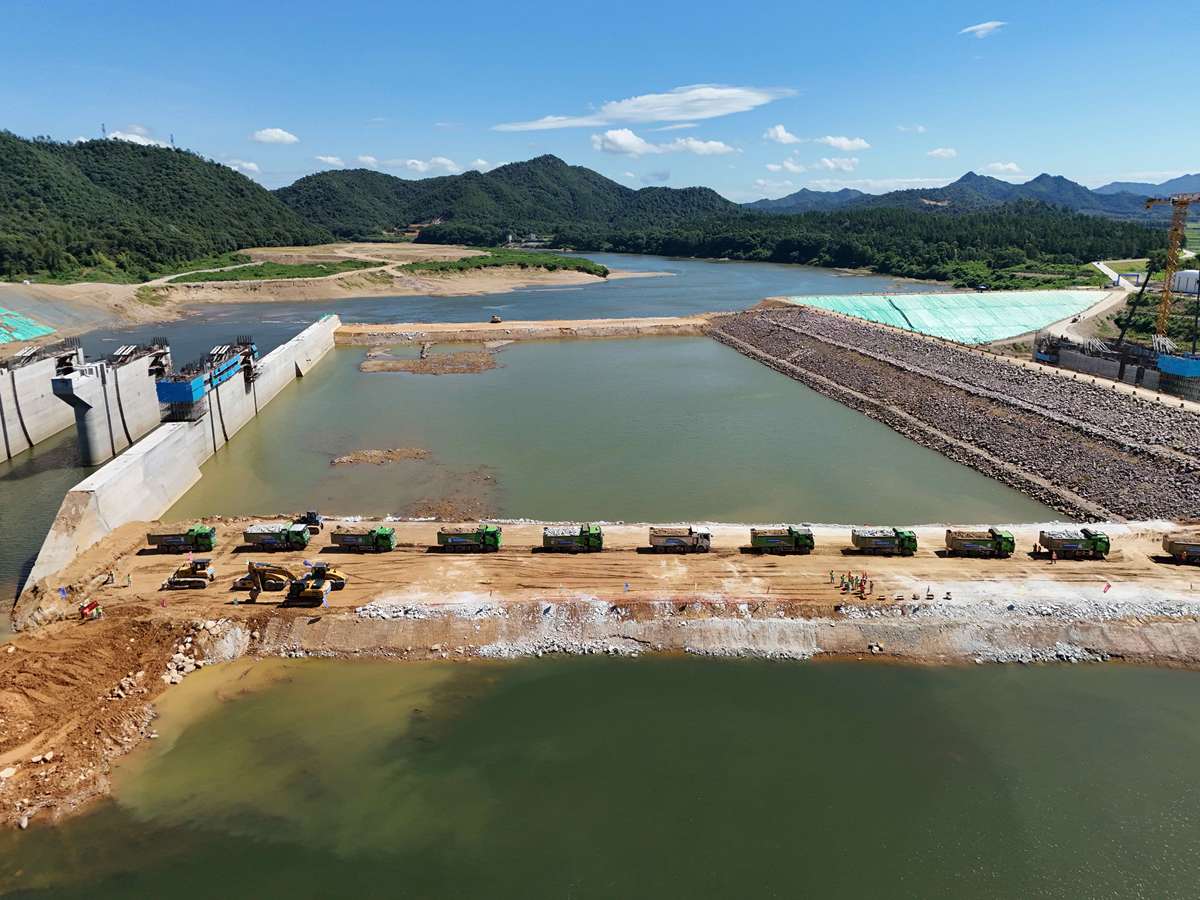 紫坪铺坝体填筑工程设计：安全可靠的水利工程