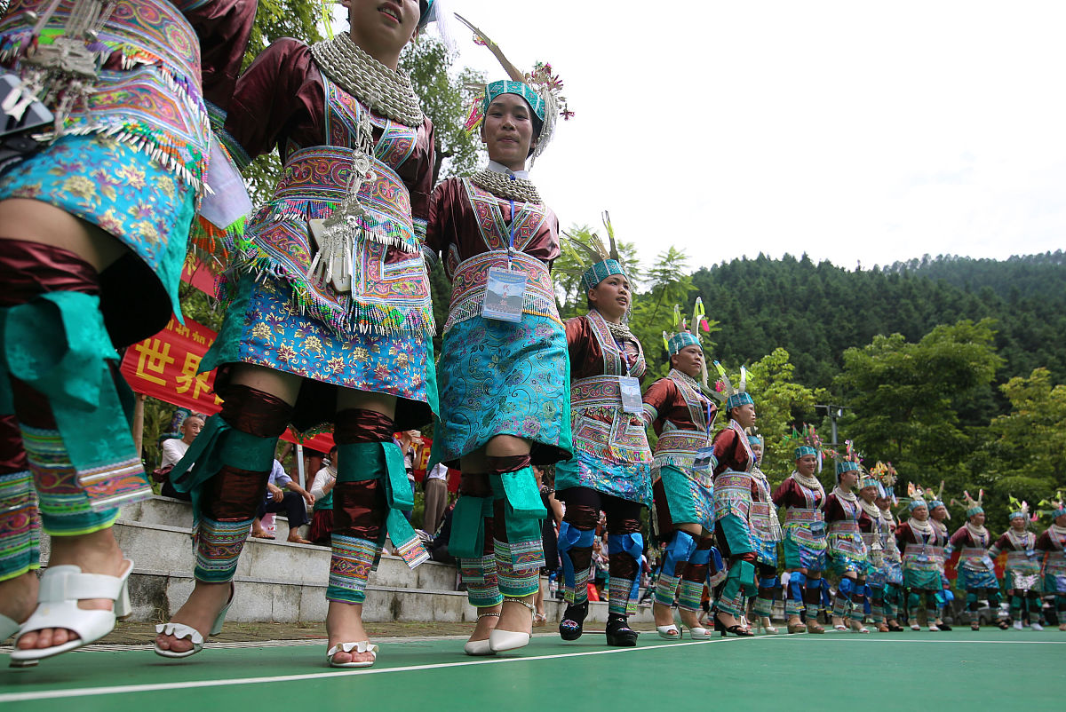 2018年7月8日,在广西柳州市融水苗族自治县双龙沟景区,侗族同胞女青年