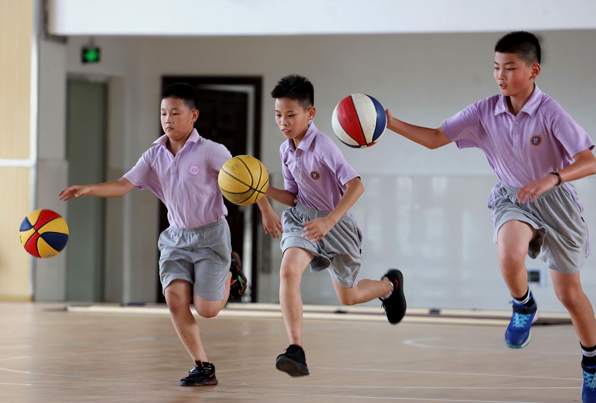 数学大神解答：体育与艺术选修课的组合方案