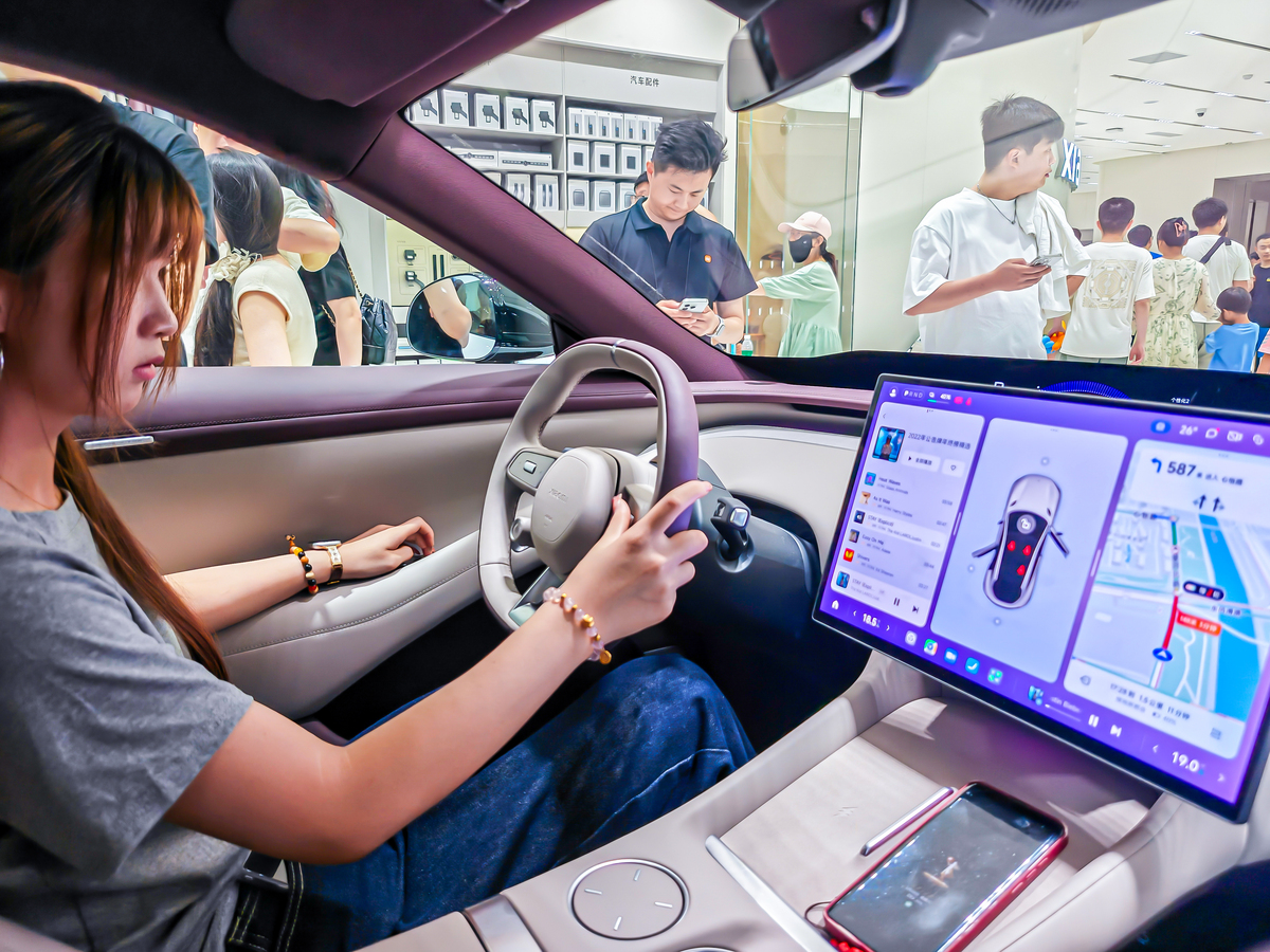 汽车人机交互中的肢体动作应用：手势识别、头部追踪、脚部控制等