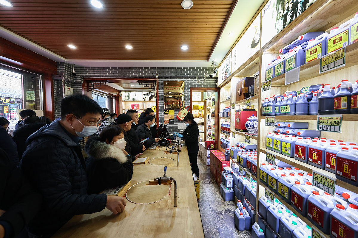 茶叶商铺租赁公司调研周边市场，探寻商机潜力