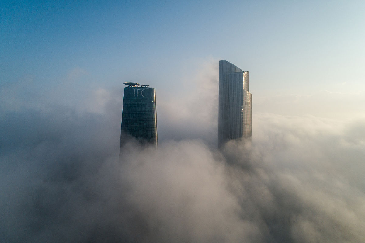 2019年2月7日,广州平流雾天气,东西塔穿云犹如仙境.