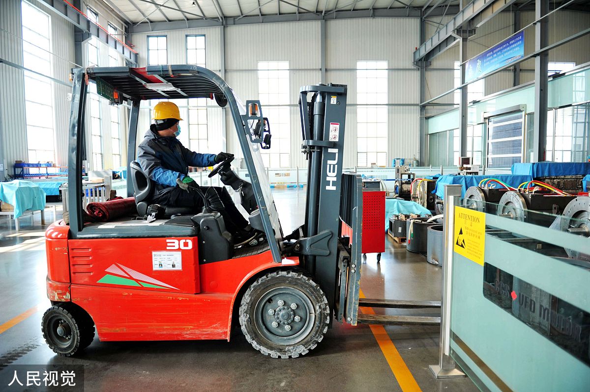 关于电动叉车操作技巧的500字文章