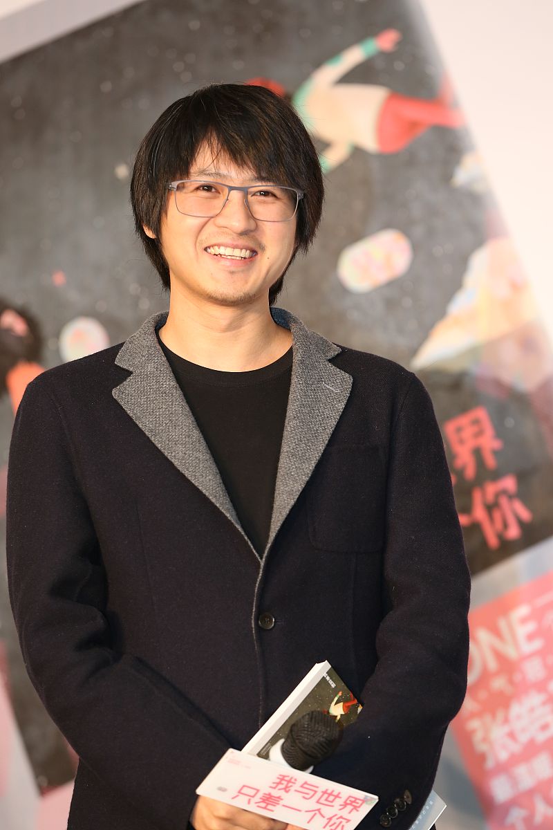 2015年04月09日,上海,明星参加《我与世界只差一个你》新书首发活动.