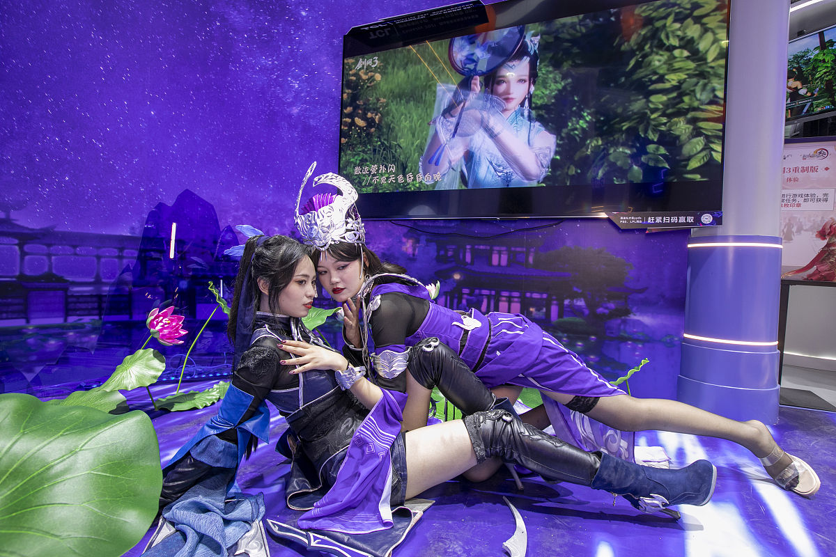 剑网3 最新外观上架！梦幻天使、雪域冰蓝、春雨连城、红袖添香套装抢先看