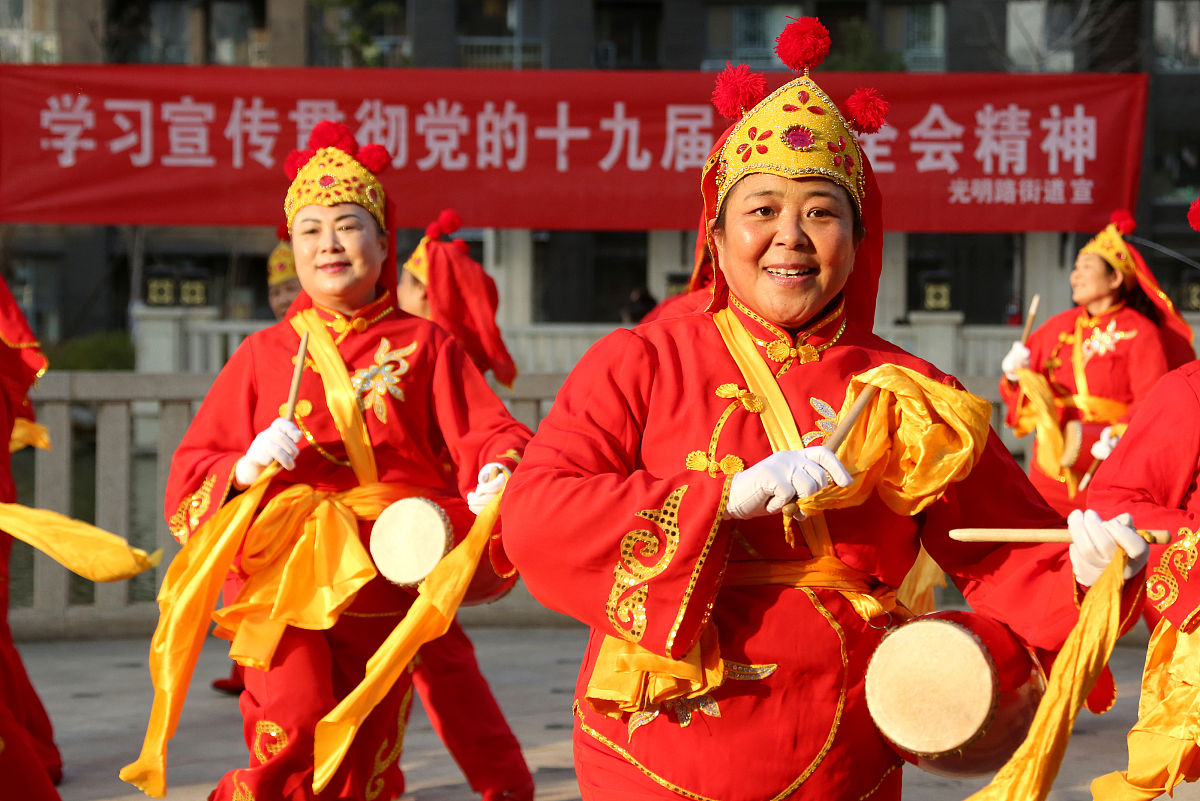 中运会接待志愿服务材料取个题目