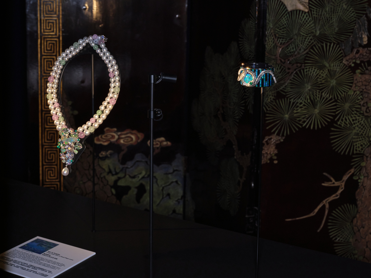 请用文献论证珠宝的价值